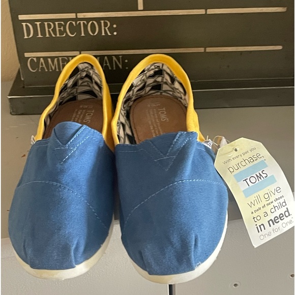 Mens Toms Classics UCLA Blue/Yellow loafers Size 10.5 NWT - Picture 3 of 9